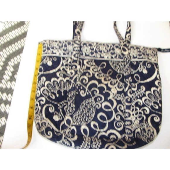Vera Bradley Large Shoulder Bag, 14" x 12" All zippers work. - Picture 6 of 11